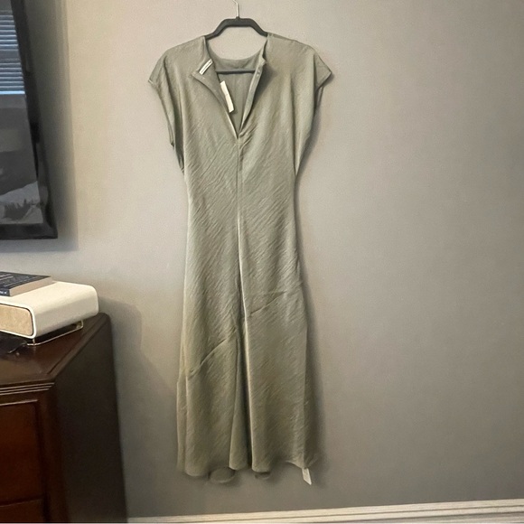 Abercrombie & Fitch Short-Sleeve Crinkle Satin Maxi Dress in Frosty Olive, NWT - Picture 6 of 9